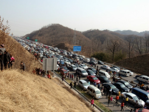 春节期间高速路上的拥堵